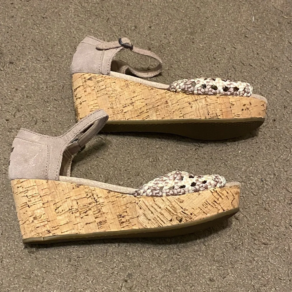 TOMS Platform Wedge Tan Stucco‎ Satin Woven Open Toe Sandals Womens Size 7